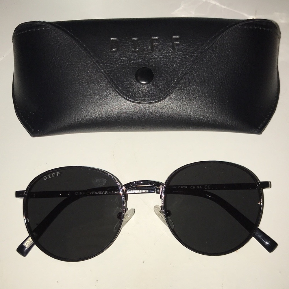 DIFF Eyewear Round Gunmetal Sunglasses